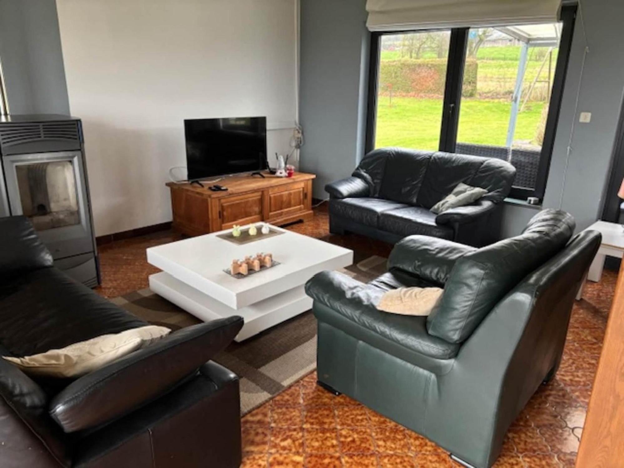 Sophisticated Holiday Home In Lierneux Near Forest 외부 사진
